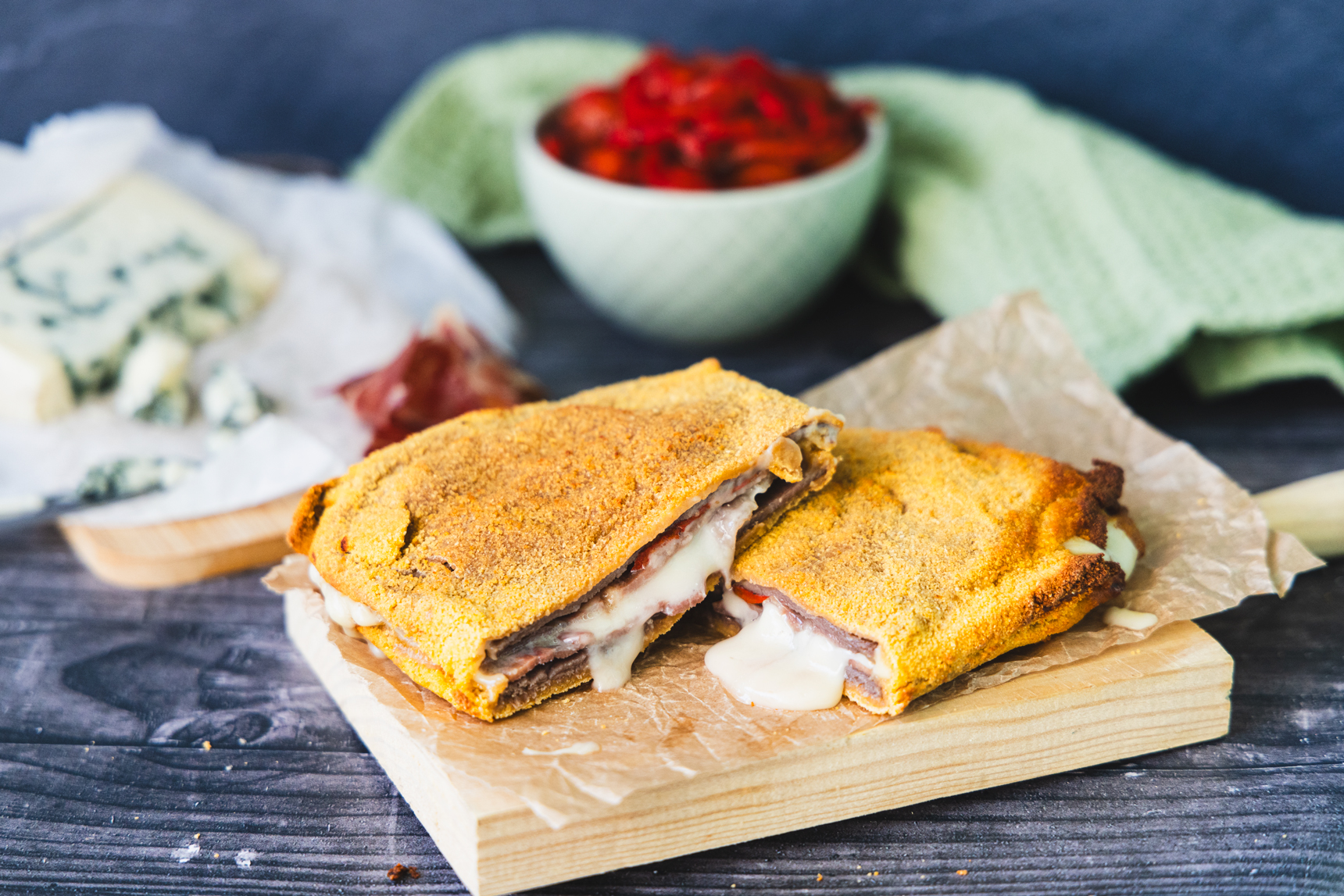 Cachopo con Queso Azul, Jamon Serrano y Pimiento Rojo del Piquillo (400/500g))